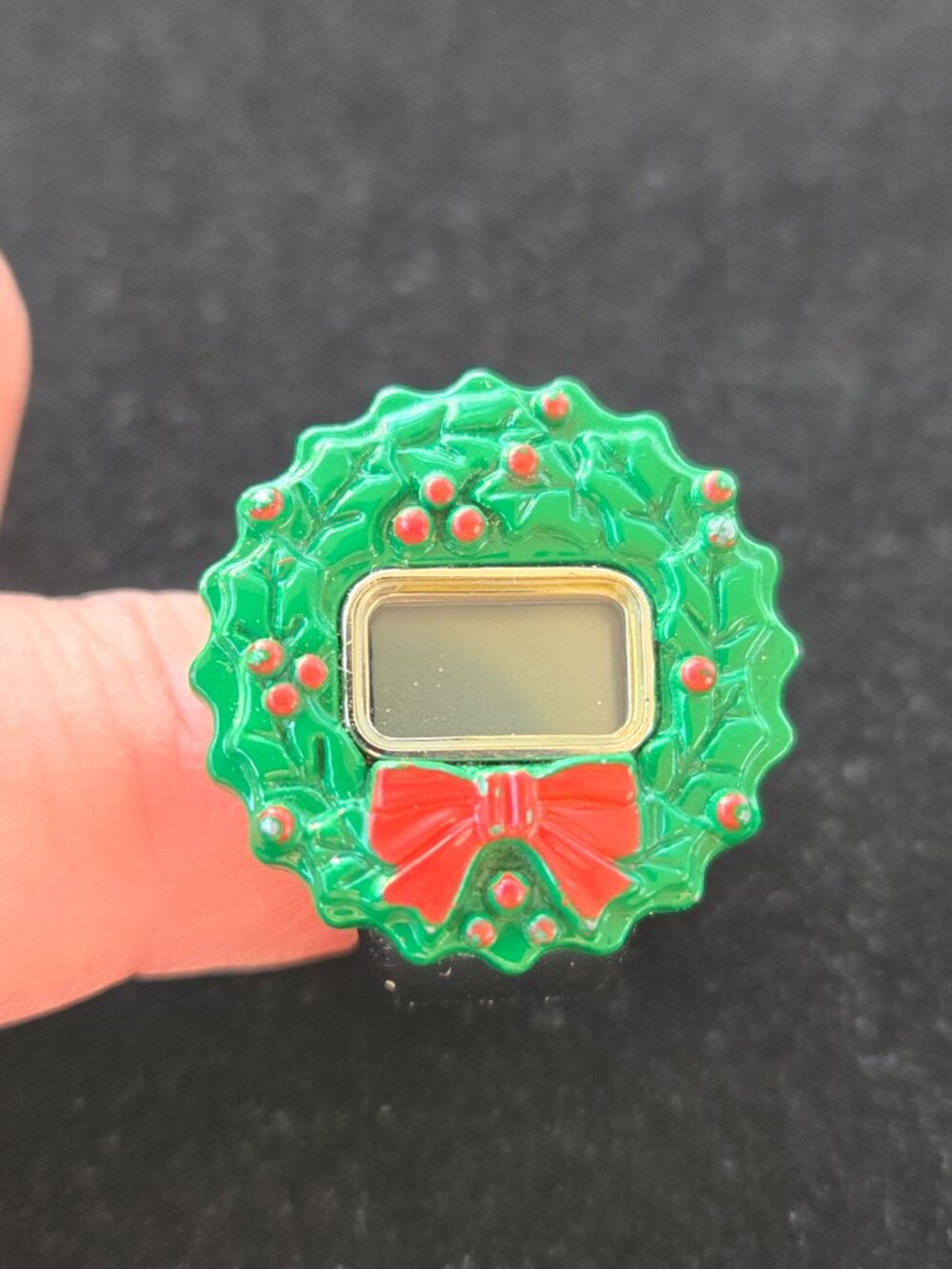 Vintage Avon digital Christmas wreath ring watch adjustable